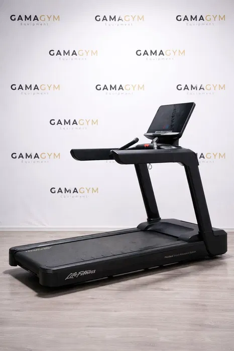 LifeFitness Integrity + SE4 treadmill