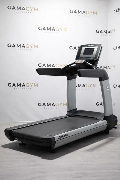 LIFE FITNESS 95T Elevation Discover Si treadmill