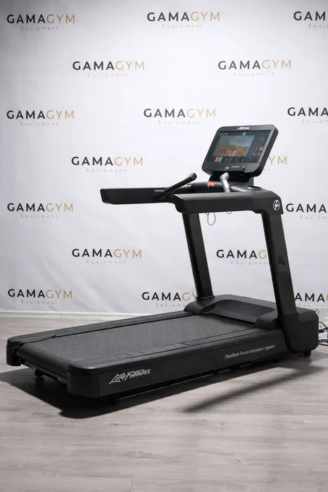 LifeFitness Integrity SE3 HD treadmill